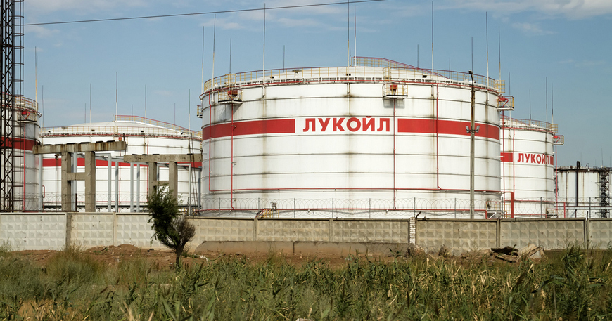 ЛУКОЙЛ-Нижегороднефтеоргсинтез остановил одну из двух установок каталитического крекинга.